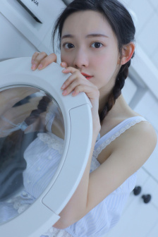 美女和男生半夜打牌视频